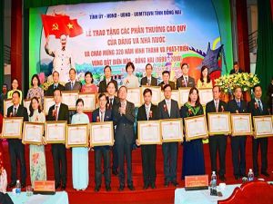 16 tập thể và cá nhân ngành Y tế được tặng thưởng danh hiệu cao quý của Đảng và Nhà nước