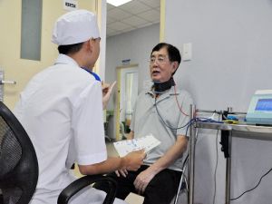 Người già… tập nói