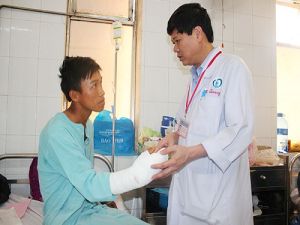 Lần đầu tiên nối mạch máu không cần kim khâu
