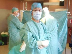 Giáo sư người Pháp đang khám, chữa bệnh tại Đồng Nai