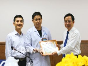 Khen thưởng đột xuất ê kíp phẫu thuật của Bệnh viện đa khoa Đồng Nai