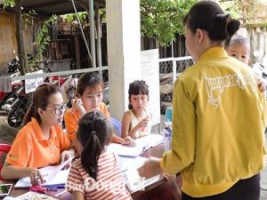 Khám sàng lọc trẻ khuyết tật tại phường Long Bình