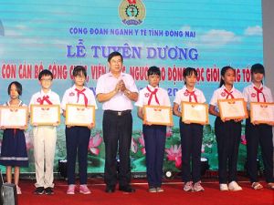 Tuyên dương 257 học sinh học giỏi sống tốt