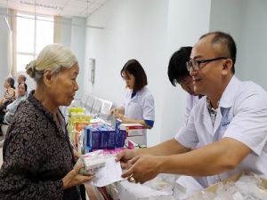 152 người cao tuổi được khám bệnh, phát thuốc miễn phí