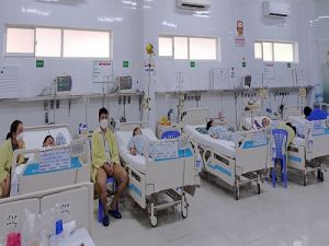 Cứu sống bé trai béo phì bị sốt xuất huyết nặng
