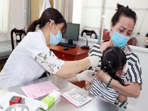 Cần tiêm chủng để bảo vệ trẻ và cộng đồng