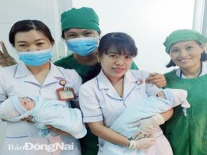 Kịp cứu tính mạng 3 mẹ con sản phụ sinh đôi