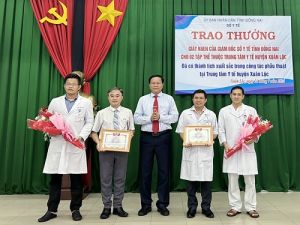 Khen thưởng cho 2 tập thể xuất sắc của Trung tâm y tế huyện Xuân Lộc