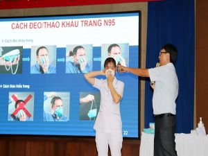 Tập huấn về chẩn đoán, điều trị bệnh viêm phổi cấp do vi rút Corona
