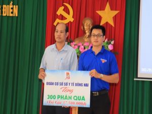 Đoàn cơ sở Sở Y tế tổ chức khám bệnh, phát thuốc và tặng quà cho người có hoàn cảnh khó khăn