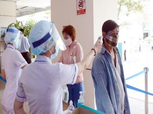 Người cao tuổi, người mắc bệnh mạn tính có nguy cơ cao hơn mắc COVID-19