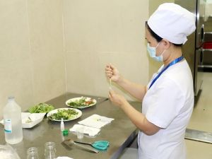 Hưởng ứng tháng hành động vì ATTP: Đảm bảo an toàn thực phẩm từ bếp ăn bệnh viện