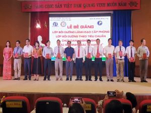 Sở Y tế tổ chức Lễ Bế giảng Lớp bồi dưỡng lãnh đạo cấp phòng và Lớp bồi dưỡng theo tiêu chuẩn chức danh nghề nghiệp Bác sĩ chính (Bác sĩ hạng II)