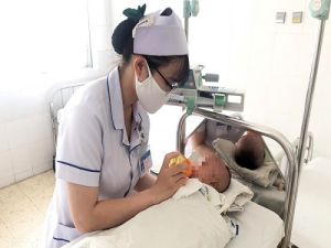 Cứu sống bé sơ sinh bị bệnh Hirschsprung kèm bệnh màng trong