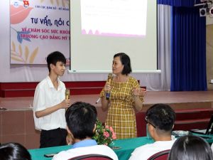 Tư vấn chăm sóc sức khỏe sinh sản cho hơn 100 sinh viên