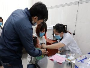 Tiêm ngừa vắc xin để phòng bệnh bạch hầu