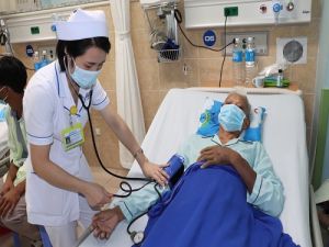 Cứu sống bệnh nhân bị ngưng tim trước khi vào viện bằng kỹ thuật "ngủ đông"