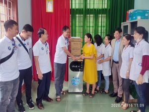 Bệnh viện ĐKKV Long Khánh tổ chức khám bệnh, tặng quà cho đồng bào miền Trung