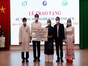 Công ty Golf Long Thành tặng hệ thống máy xét nghiệm RT-PCR hơn 5 tỷ đồng cho Bệnh viện ĐK Thống Nhất