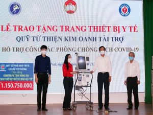 Tiếp nhận trang thiết bị y tế phòng chống dịch COVID-19