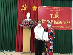 Chi bộ Văn phòng thuộc Đảng bộ Sở Y tế tổ chức Lễ kết nạp đảng viên