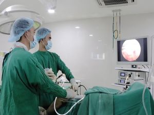 Điều trị sỏi thận còn sót sau phẫu thuật bằng phương pháp phẫu thuật nội soi ống mềm