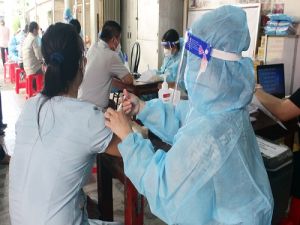 Triển khai tiêm vắc xin COVID-19 đợt 12, ưu tiên cho doanh nghiệp thực hiện “3 tại chỗ”, tuyến đầu phát triển kinh tế