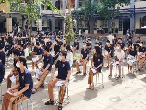 Triển khai tiêm vắc xin COVID-19 cho học sinh THPT: nhà trường và học sinh đều vui mừng