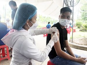 Đảm bảo 100% người dân được tiêm mũi 3 vắc vin phòng COVID-19