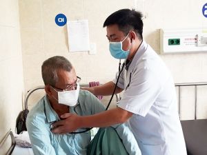 Nội soi gắp dị vật nằm 7 năm trên đỉnh phổi bệnh nhân