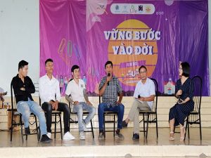 Truyền thông về ma túy, HIV/AIDS cho 300 học sinh