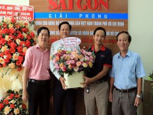 Lãnh đạo Sở Y tế thăm và chúc mừng các cơ quan báo chí nhân ngày 21-6
