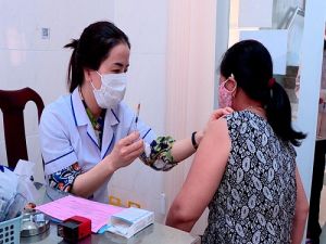 Bộ Y tế khuyến cáo người lớn có nguy cơ cao cần tiêm vắc xin phòng bệnh sởi