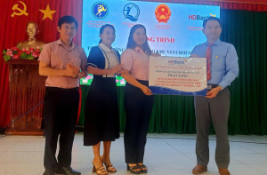 Trao học bổng và bàn giao khu vui chơi ngoài trời cho trường mẫu giáo hoa hồng xã Bù Gia Mập