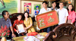 Sở Y tế tổ chức đoàn chúc thọ người cao tuổi