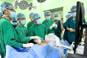 Lần đầu tiên ứng dụng AI trong phẫu thuật tán sỏi qua da