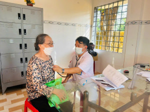 Khám sàng lọc sức khỏe cho hơn 150 người cao tuổi ở xã Lộc Quang