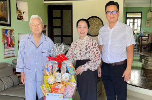 Lãnh đạo Sở Y tế thăm, chúc Tết nguyên lãnh đạo Sở Y tế qua các thời kỳ