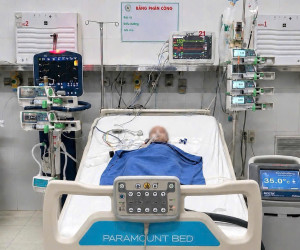 Nỗ lực cứu sống bé gái 7 tháng tuổi bị hóc quả chôm chôm ngưng tim, ngưng thở