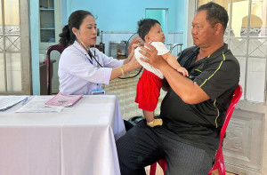 Nhiều trạm y tế đẩy nhanh khám sức khỏe miễn phí cho trẻ dưới 6 tuổi