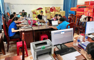 Rà từng cái tên, làm sạch từng dữ liệu tiêm chủng