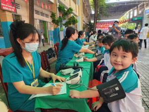 Khám sức khỏe định kỳ cho hơn 3.770 học sinh Trường tiểu học Phan Đình Phùng