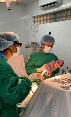 Bệnh viện Đa khoa khu vực Long Thành cấp cứu sản phụ có tiền...