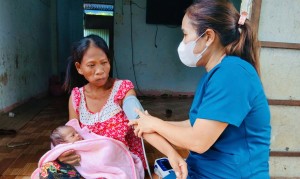 Trạm Y tế xã Tân Lợi tổ chức khám, tư vấn sức khỏe cho người dân tại khu 61 hộ, ấp Thạch Màng