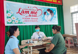 Trạm Y tế xã Lộc Tấn kiểm tra đường huyết, huyết áp cho phụ...