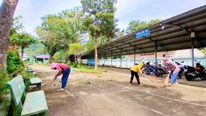 Xã Tà Lài tổ chức ra quân tổng vệ sinh trên địa bàn xã chào mừng Đại hội đại biểu Đảng bộ xã lần thứ I, Nhiệm kỳ 2025 – 2030