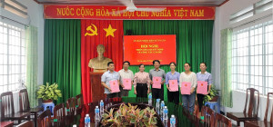 UBND XÃ TÀ LÀI TRAO QUYẾT ĐỊNH NGHỈ HƯU, NGHỈ VIỆC THEO NGHỊ ĐỊNH 178/2024/NĐ-CP CHO 07 CÁN BỘ, CÔNG CHỨC