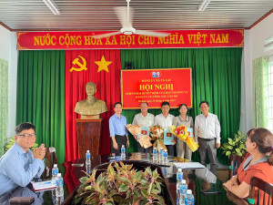 ĐẢNG ỦY XÃ TÀ LÀI TRAO QUYẾT ĐỊNH NGHỈ CÔNG TÁC VÀ HƯỞNG CHÍNH SÁCH, CHẾ ĐỘ CHO CÁN BỘ, CÔNG CHỨC  THEO NGHỊ ĐỊNH 178 VÀ NGHỊ ĐỊNH 67