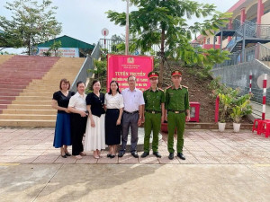 Công an xã Tà Lài: tuyên truyền, phổ biến giáo dục pháp luật cho học sinh