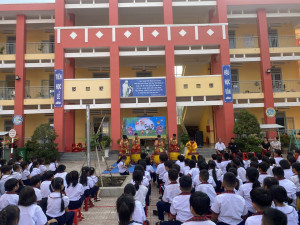 Trường Tiểu học Phú Lập tổ chức vui Trung thu 2025